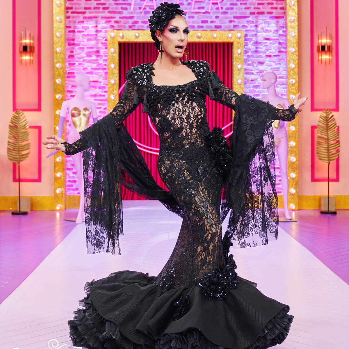 mascarayde's tweet image. she sat down in that confessional room presenting herself as an old-school crossdresser and that’s the exact moment i fell in love with her #dragracees
