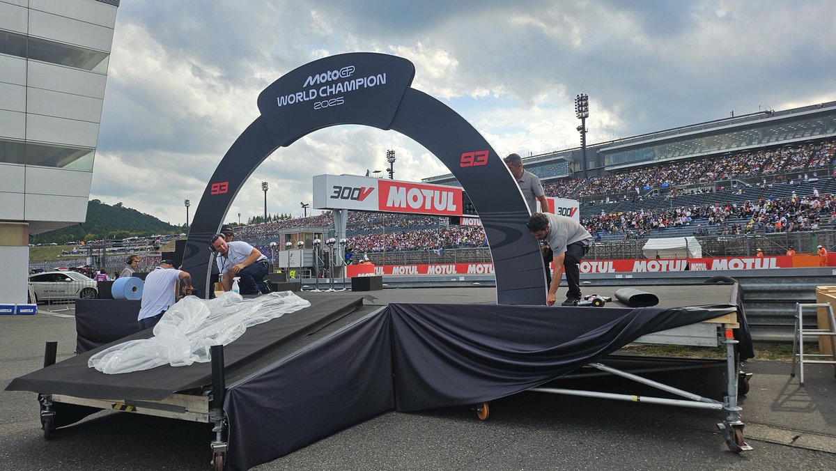 JMP_Ride's tweet image. 昨日はRidge CycleチームISDE参戦報告会でした。
ご参加いただきました皆さま、誠にありがとうございました🙇
お楽しみいただけましたでしょうか？

熱く切なく楽しいレースを戦い抜いたRidge Cycle チームの皆さんの想いが伝われば、大成功と思っています！

馬庭さんはじめ、チーム員の皆さん！…