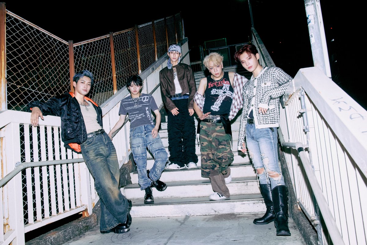 FNI_AMC's tweet image. FAIR NEXT INNOVATION
ASIAN MUSIC CONNECTION

/／
📣後半担当の週替わりアーティスト発表!
\＼

第1週 #ORβIT
第2週 #myfav
第3週 #みことね
第4週 #世古口凌

▽Website
zip-fm.co.jp/programs/5fe64…

@official7orbit
@myfav_official
@nakamorimikoto
@nakamorikotone
@uni_manager_
#あじこね #zipfm