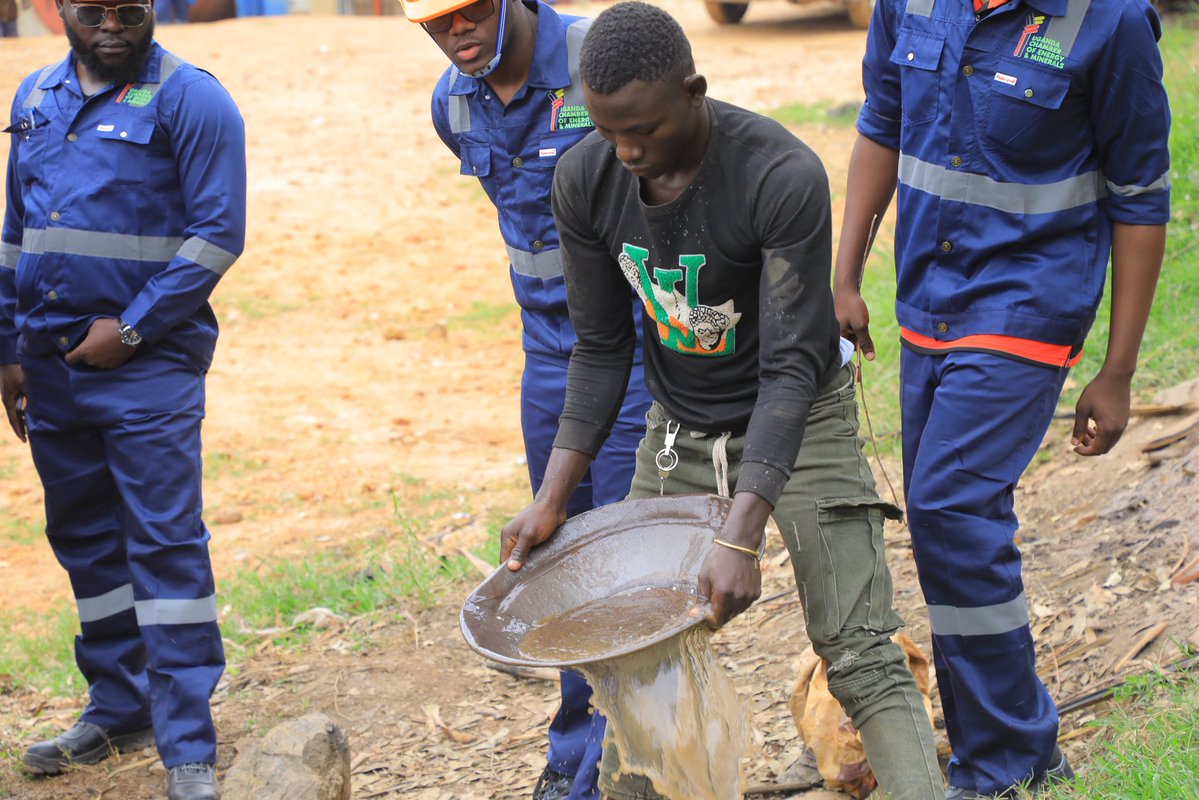 chamber_jr's tweet image. From Kitagati’s African Panther tin mine to Woodcross tin processing, Buhweju gold, Kasese Cobalt, a game drive &amp;amp; the Equator 🌍✨ — the Mining excursion to the west was a journey through Uganda’s mineral wealth &amp;amp; beauty! #MWC2025
#UCEM
#JUCEM