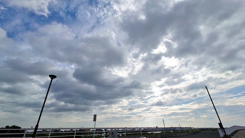 _dee_hii's tweet image. おはようございます☀

月曜日から本気出さない主義☺️

9月ものこすところあと2日

てきとーにおだやかに😉

#みんなの風景写真 #空がある風景