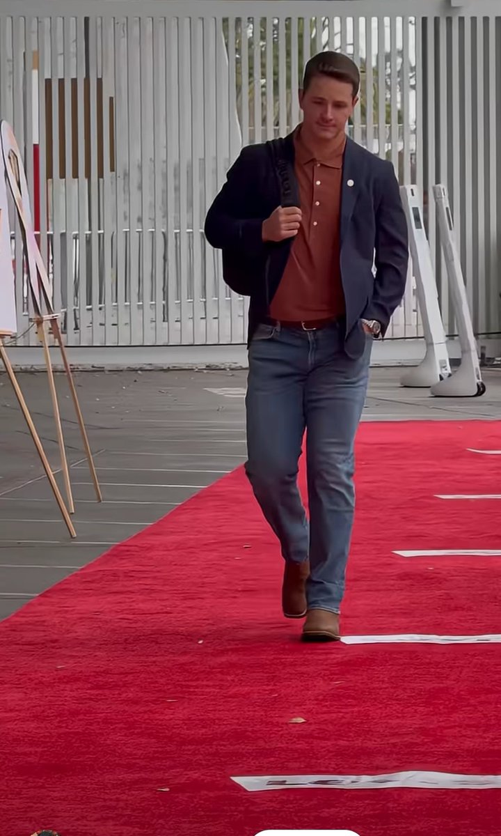 madesense84's tweet image. #Purdy played how he came in. 🗑‼️ No Edge , No swag.. This is why I was saying Mac Jones is dangerous for him. He plays loose and brings a different energ y to the team. Not this skittish/Marty McFly ish! #49ers #Niners