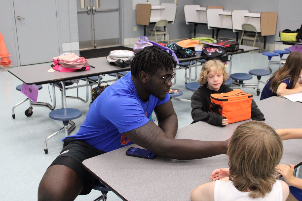 JoeMbatchou's tweet image. At Norton Elementary, I had a great time being around such energetic and enthusiastic young athletes who were competing and having fun with each other. edfoundationac.org @Fl_Victorious #FVFoundation