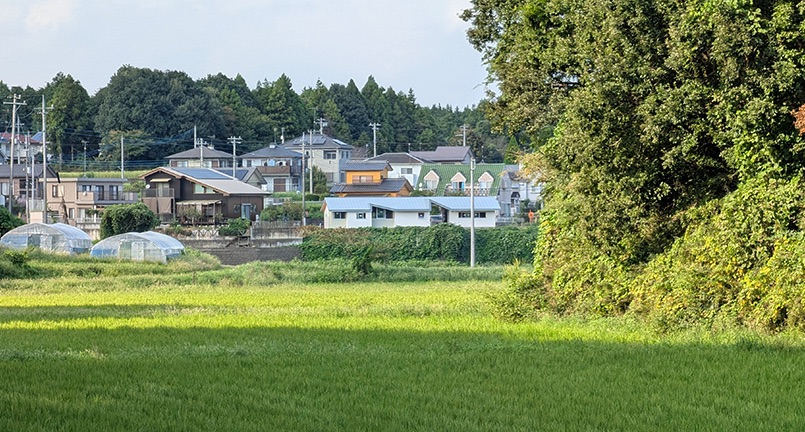 JapanArchitects's tweet photo. 【見学会】井原正揮+井原佳代／ihrmk「(仮称)小美玉の家とアトリエ」
2025.10.12, 10:00-16:00, 茨城県小美玉市
森や田圃を望む崖の上の平屋が”風景をつなぐ土間”を介してお互いや風景とつながる小さな集落のように配置されている
見学申込：https://t.co/l1xs9zbC9k
ihrmk：https://t.co/T0XWoi4uzo https://t.co/54nSXA5CnF