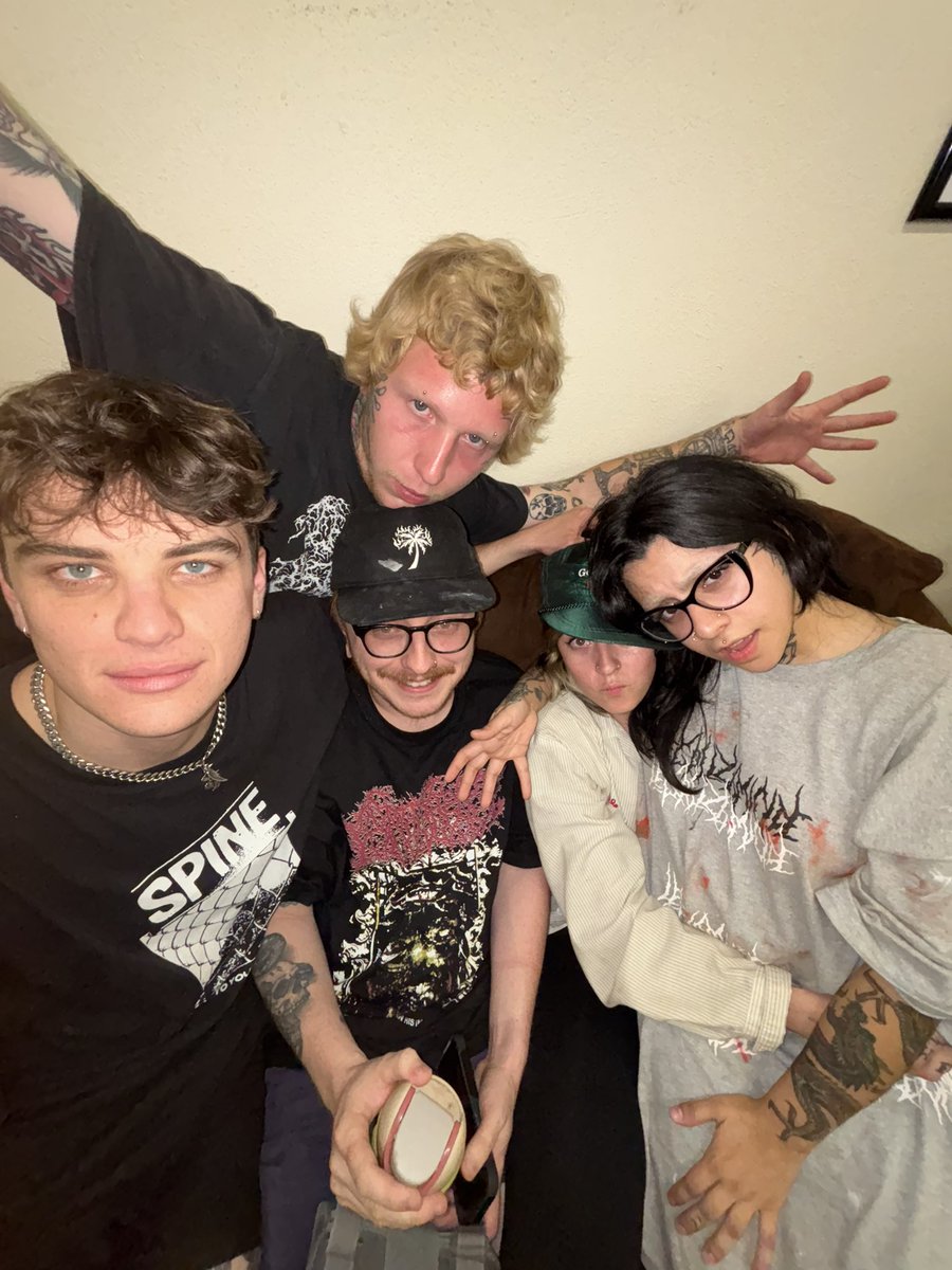 gremlincc's tweet image. hardcore with the people
i love