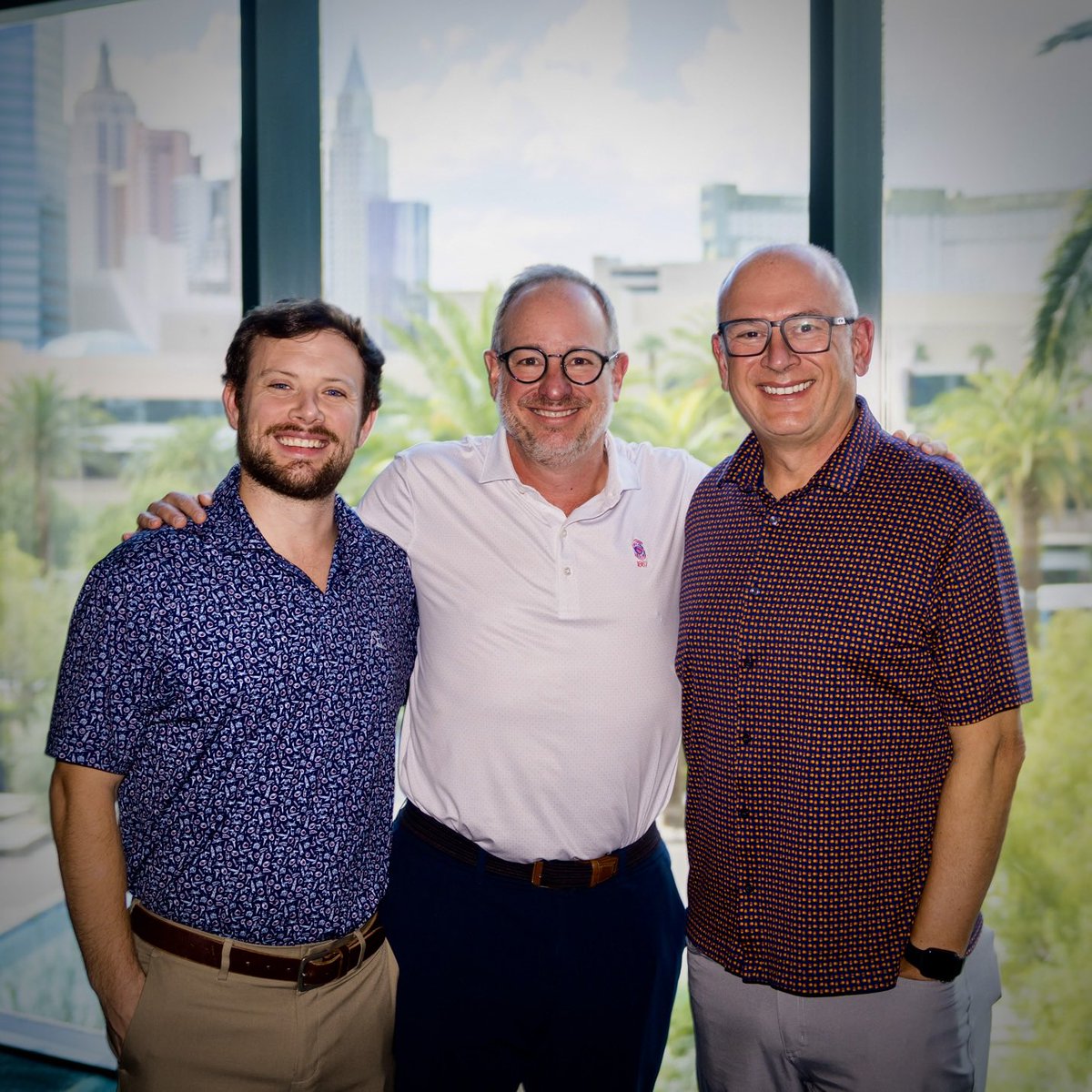 siegelanddolt's tweet image. We had the unique opportunity to meet with Dan Scavilla, the new President and Chief Executive Officer of Dentsply Sirona.  We were invited to openly discuss our practice experiences in an effort to better serve the technologic and service needs of practitioners.