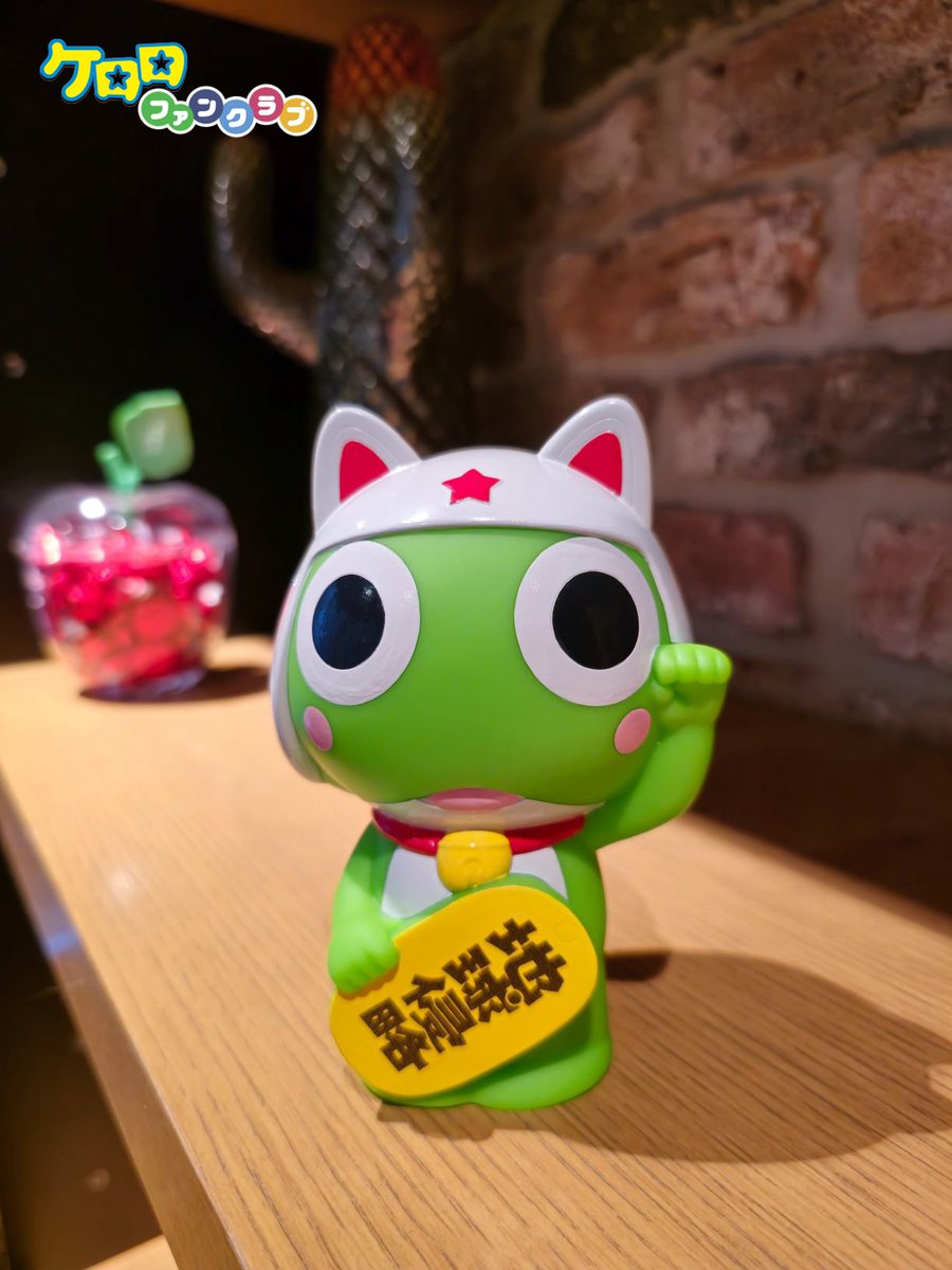🎉本日より発送スタート🎉

 #ケロロファンクラブ 年額会員特典✨
吉崎観音先生描き下ろし
💚招きケロロSD
（Sokomade Dekakunai）ソフビ貯金箱💚

🗓️9/30までに新規&amp;更新入会すると、
10月に特典が届く！📦
kerorofc.com