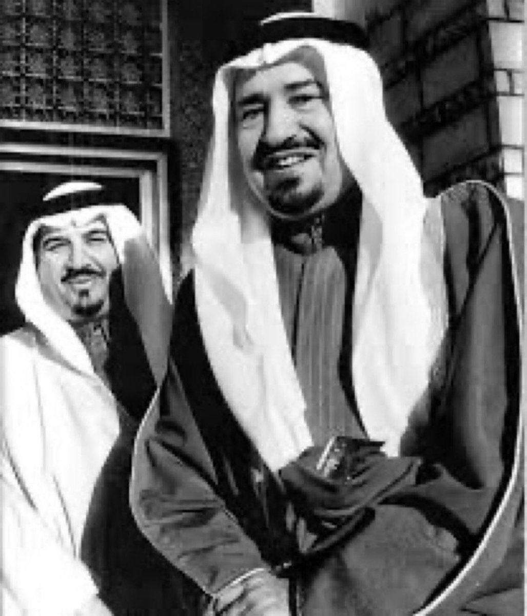 love__278's tweet photo. ثريد :

قصة الملك خالد مع رجال الشرطة اللي اغىَصبوا البنتين قدام أبوهم

📌فضل التغريده https://t.co/2rofQgG1sm