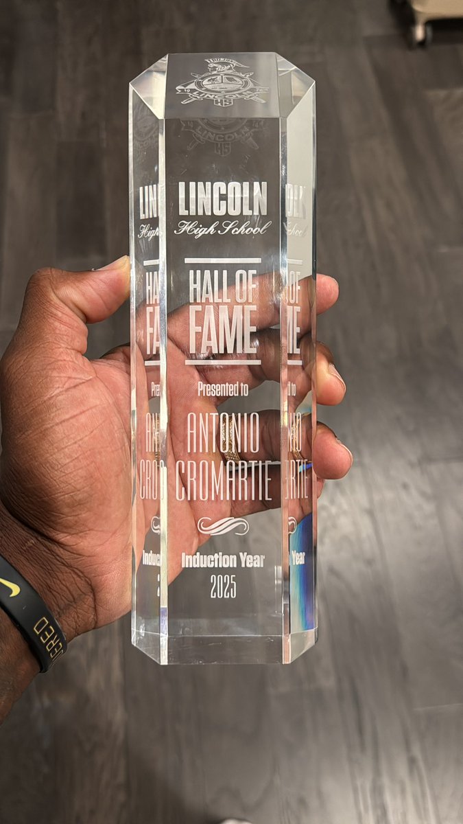 Thank you <a href="/Linc_TrojansFB/">Lincoln Trojans Football</a>!! For inducting me into the Hall of Fame. I’m proud to be a Trojan!!!