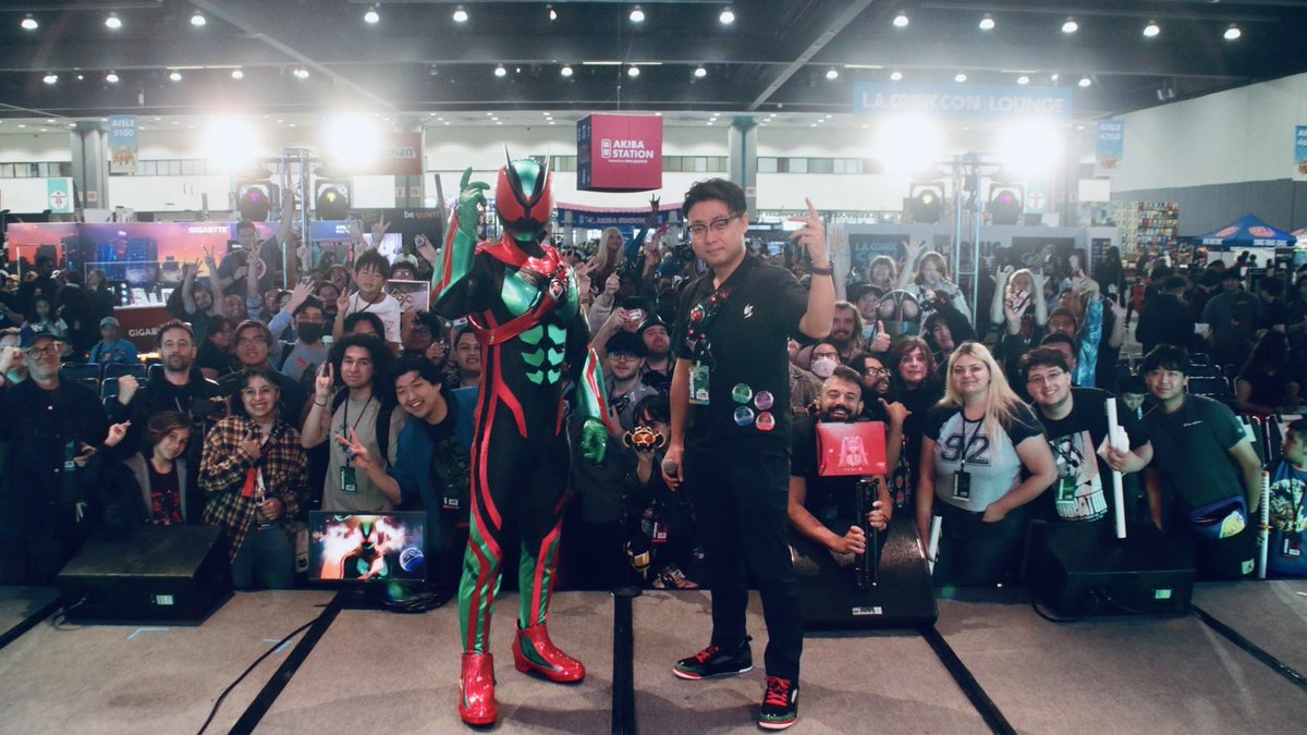Last day at LA Comic Con brought fans even closer to the world of Kamen Rider ⚡

At our special panel, KAMEN RIDER ZEZTZ producer Hideaki Yanaka shared behind-the-scenes insights and stories about the making of the series. Fans had the chance to interact directly, asking