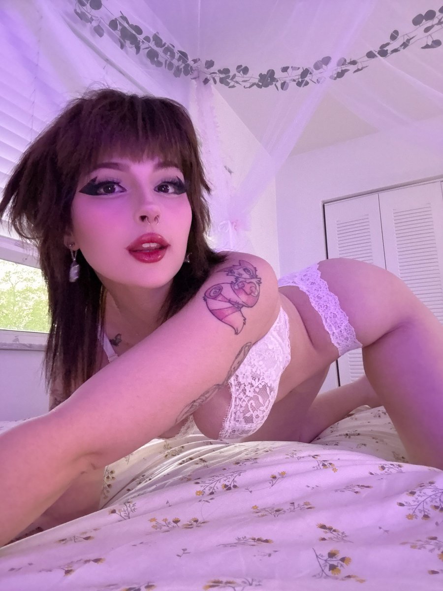 lumarist's tweet image. can i be ur gf today? :p