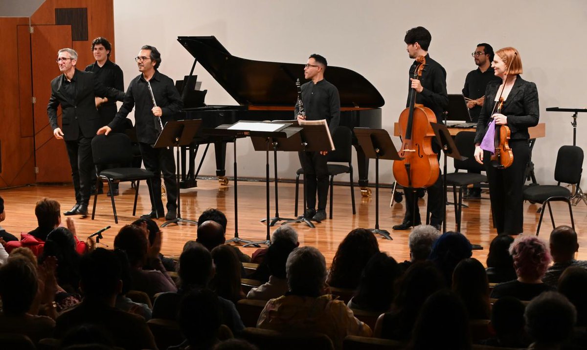 Te compartimos unas imágenes más del concierto de ayer: Boulez | 100 Años✨️, con el que #CEPROMUSIC celebró a Pierre Boulez, quien transformó el panorama musical con una obra que ha marcado a generaciones.

¡Gracias por acompañarnos! ☺️🙏

📷: Arturo López