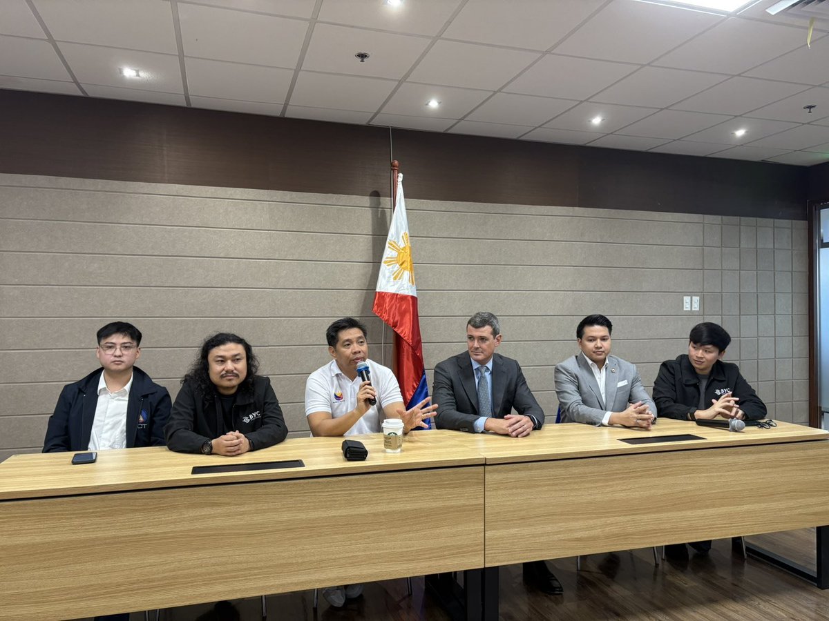 ABSCBNNews's tweet image. DICT, blockchain firm BayaniChain Ventures, and US tech company Polygon Labs discuss how blockchain can enhance transparency and accountability in Philippine government systems. | via @_izzylee