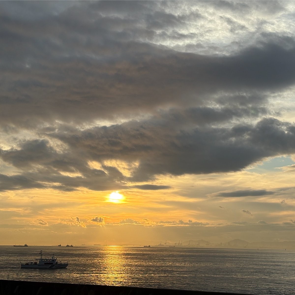 おはようございます🧡💚

ようやく万博に行ってきました✨
覚悟して行きましたが、やっぱりすごい人でした〜😂

でも日差しが強くなく、猛暑でなかったのが幸い🌱
花火やドローンショーも見られて、夜まで楽しみました☺️

今週もよろしくお願いします🙌

#企業公式が朝の挨拶を言い合う