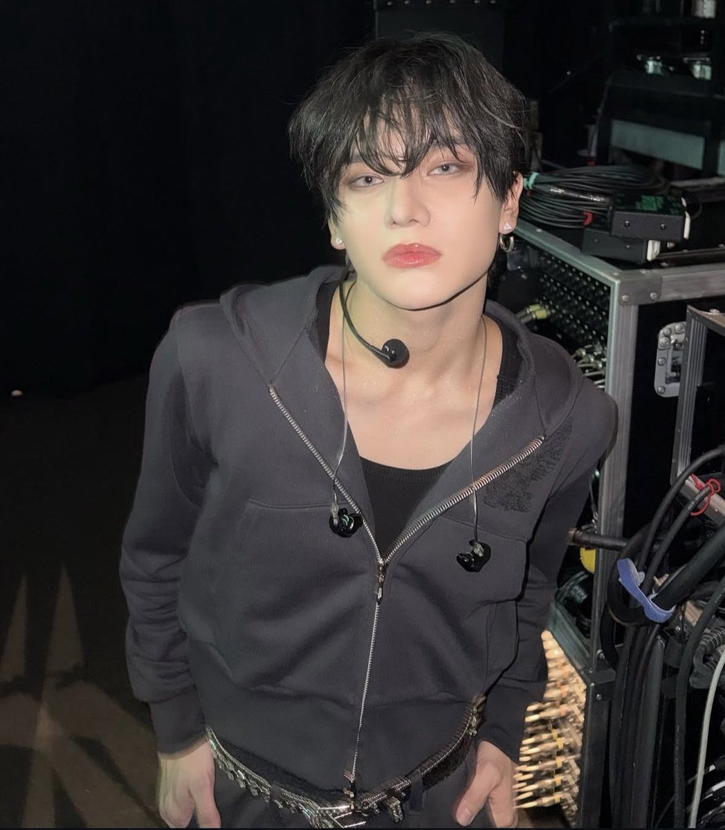 [INFO] GAKU, a member of Hybe’s newly formed J-POP boy band aoen, mentioned Taehyung as his fashion icon in an interview with Vogue Japan 

Q. Who is your fashion icon? 
🗣️: “It's V from  BTS . I've admired him ever since I first became a trainee. I was only around 16 at the