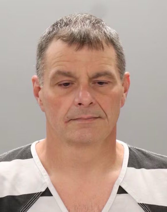 SeeRacists's tweet image. ‼️BREAKING: FATHER Convicted Of RPING His 13yo Daughter MULTIPLE TIMES After DRUGGING Her w/ Booze &amp;amp; Weed BLAMES Victim's "Short Shorts"!

📍Knoxville, Tennessee