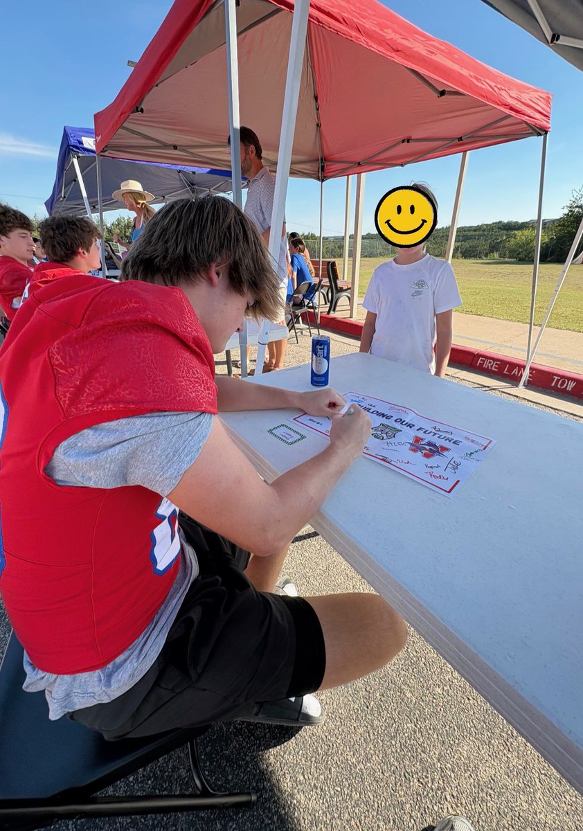 Nothing better than giving back. Had fun today hanging out at the elementary school and inspiring little Chaps! 🔵🔴⚪️