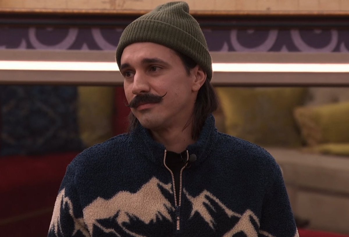 BBbarfbag's tweet image. this being his finale night look is so on brand