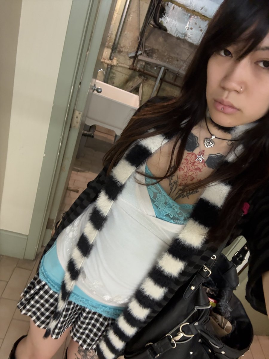 koolaidbong's tweet image. It's hard to be this beautiful and fitted up...