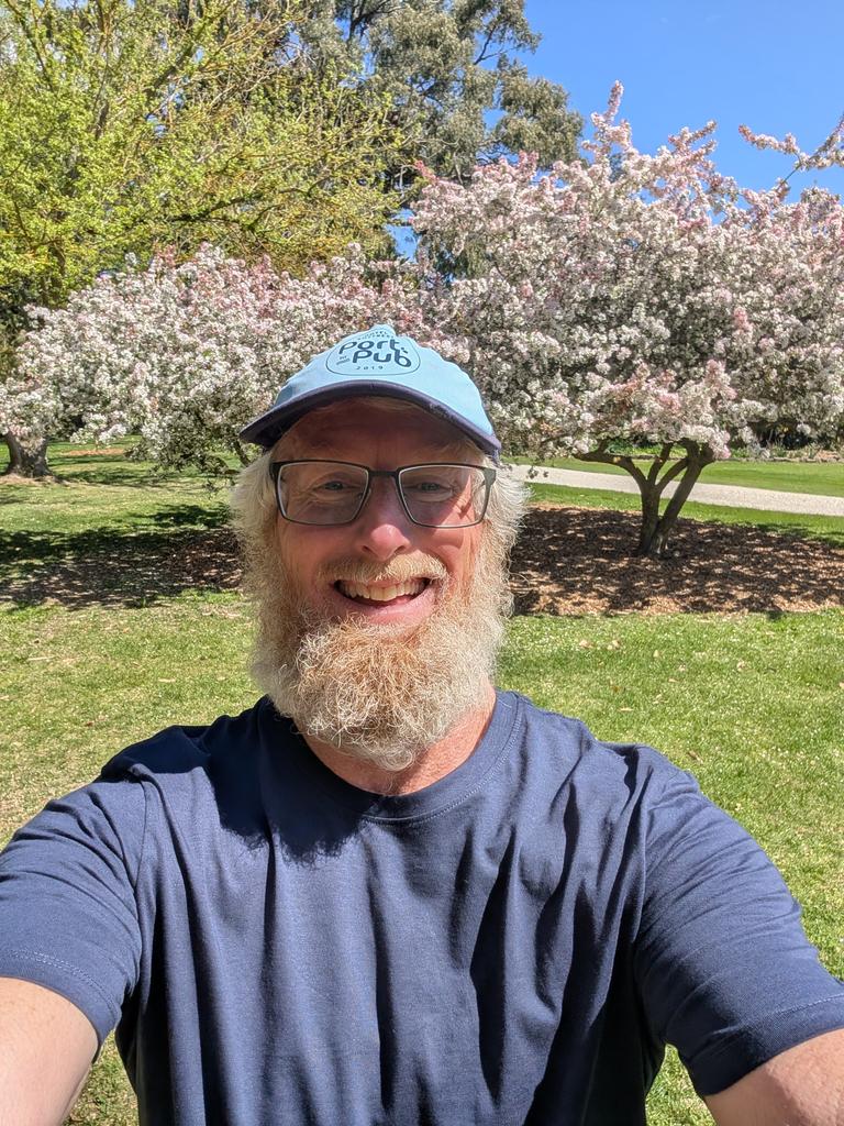 Bundogs's tweet image. Celebrating my first tshirt day at new job 🤪 #heritagegarden #nofluro #feelslikespring