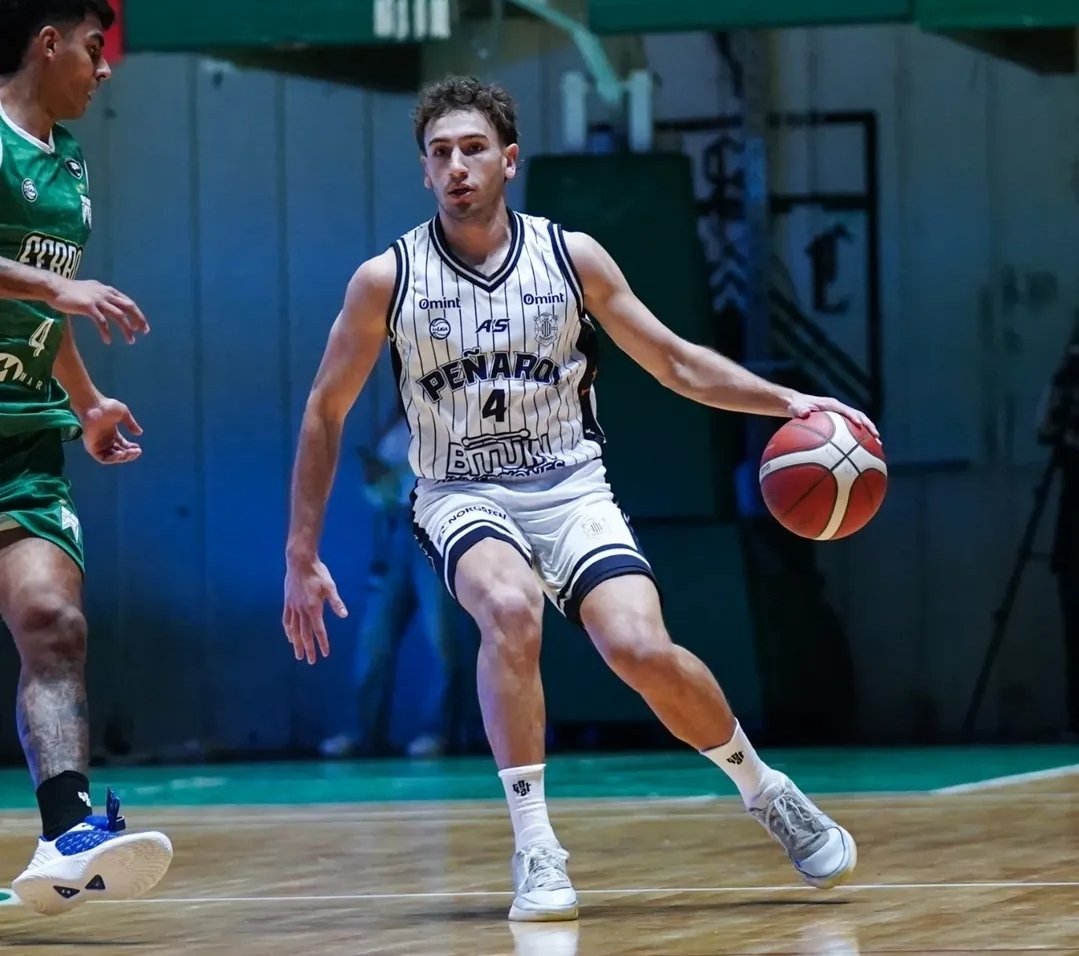 #LNB Otra actuación irregular de Peñarol (0-2). Comenzó con una diferencia +15 y luego cayó en el juego que propuso Ferro. Pagó caro sus errores ante un equipo que ya viene con una base de años. Está claro que necesita a Thornton como guía en este inicio. El sábado vs Regatas.