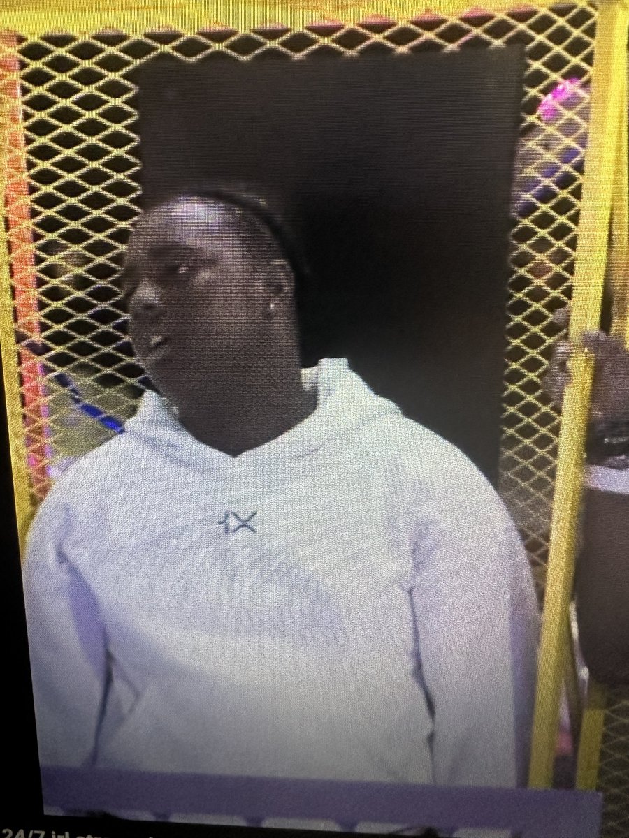 gradientascend's tweet image. yo wtf @ishowspeedsui&apos;s brother is wearing a @1x_tech hoodie on the live stream right now

this is a crazy clash of worlds
