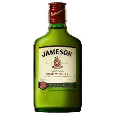 JanelleWaz's tweet photo. Karnas: I want Jameson!
Picard: (Walks over, hands him bottle) Here.

 #TNG #TooShortASeason #allstartrek https://t.co/5OlvJzv37T