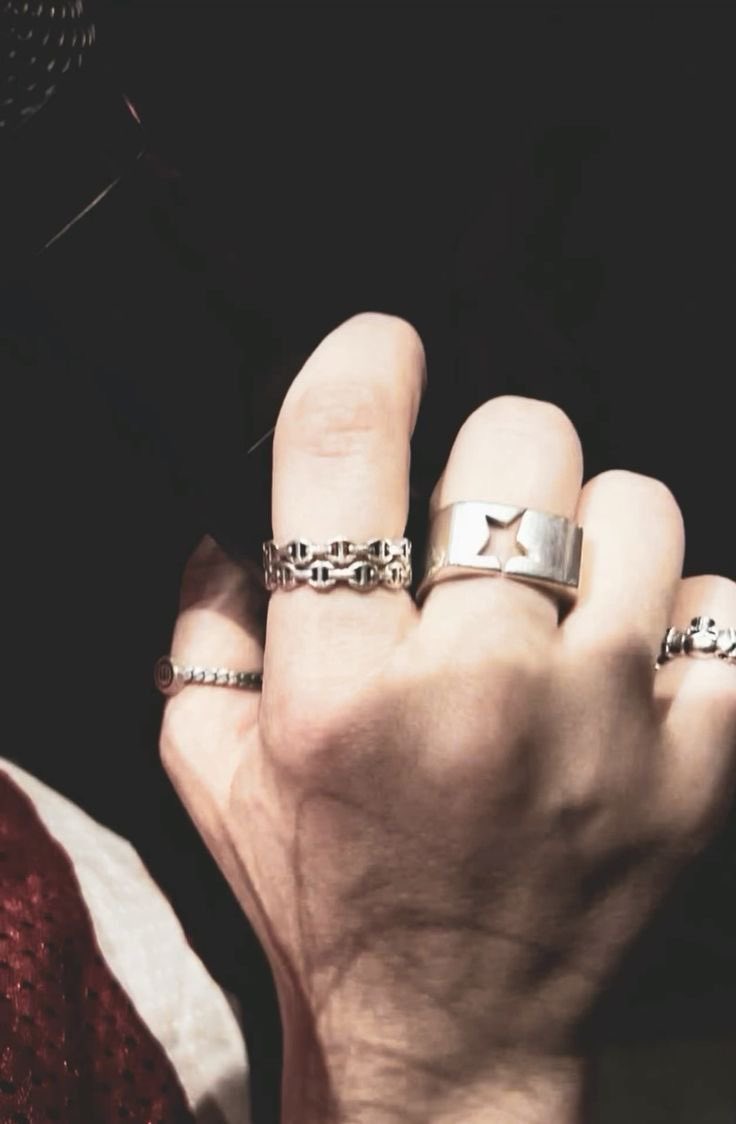 reviews PINNED, insta in bio tweet media