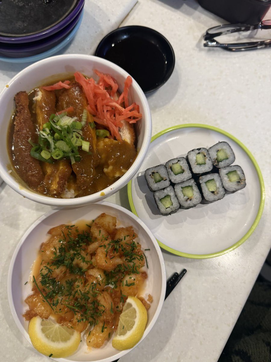 lucyyflutter's tweet image. I might share my sushi... but only if you're worth it 😉