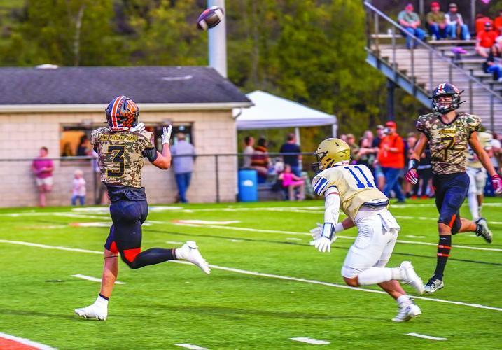 Parker Lowe and the Air Raid outshine Golden Wave russell.k12.va.us/o/hhs/article/…