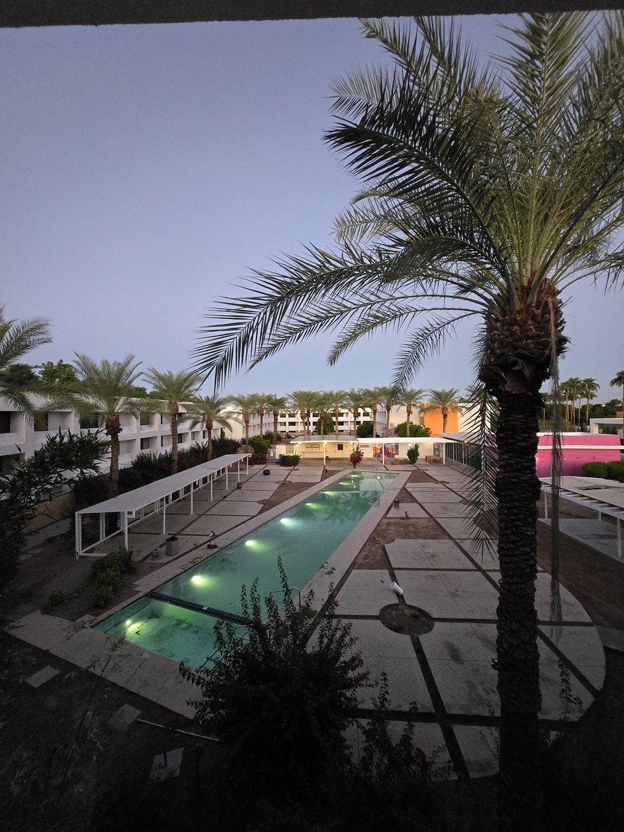 SGcrazytown's tweet image. Where design and desert meet, the day slows down.
Proof that silence is a feature, not a bug.
#SouthwestStreetLuxury #VisionInMotion #DesertDesign