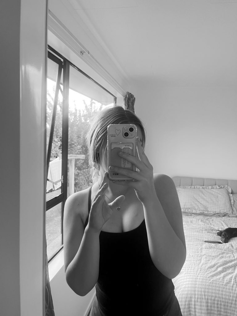 goddesstaaylor's tweet photo. My gym membership needs to be paid 
Who’s getting my sweaty gym selfies today https://t.co/snBV0Kzrtf