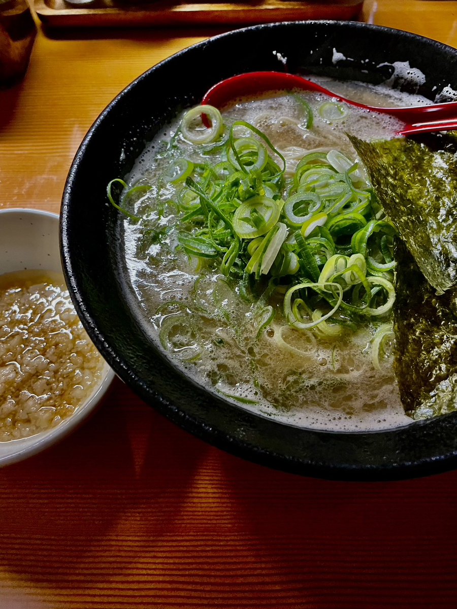おはようございます☀
週末沢山のご来店ありがとうございました、待ち時間申し訳ございません🙇
本日もご来店お待ちしております！
【営業時間】
・11:00-15:00（14:45）
・18:00-21:00（20:45）
【定休日】
・水曜日、(土)夜の部
#埼玉ラーメン
#豚骨ラーメン
#さいたま市ラーメン
#鉄道博物館