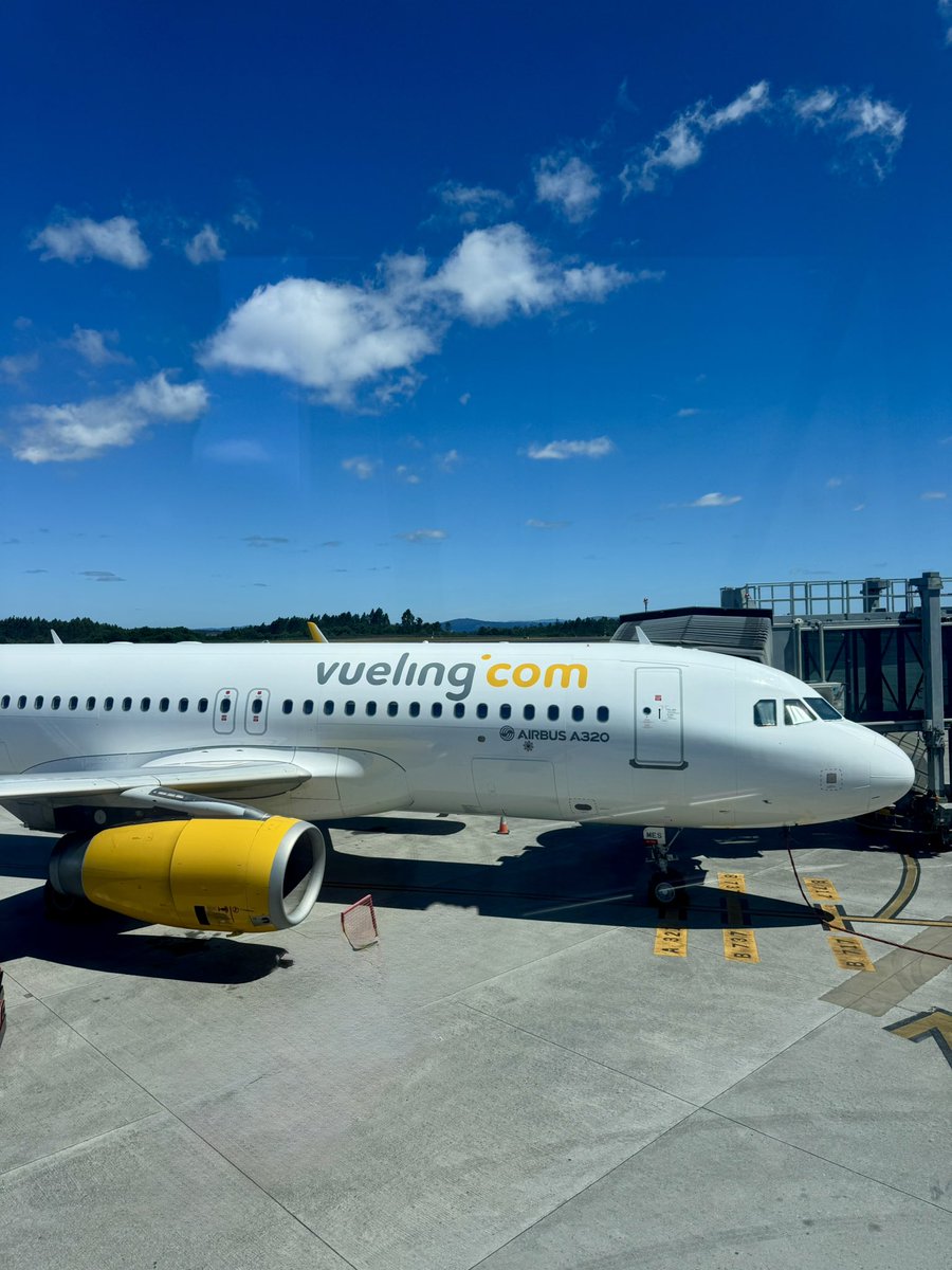 Hoy las 3 salidas a primera hora de <a href="/vueling/">Vueling Airlines</a> salen así:

🛫 BCN: 100% 💺🚫

🛫 PMI: 100% 💺🚫

🛫 TFN: 100% 💺🚫

* de todos los vuelos que opera hoy la compañía catalana están todos por encima del &gt;90% de ocupación.