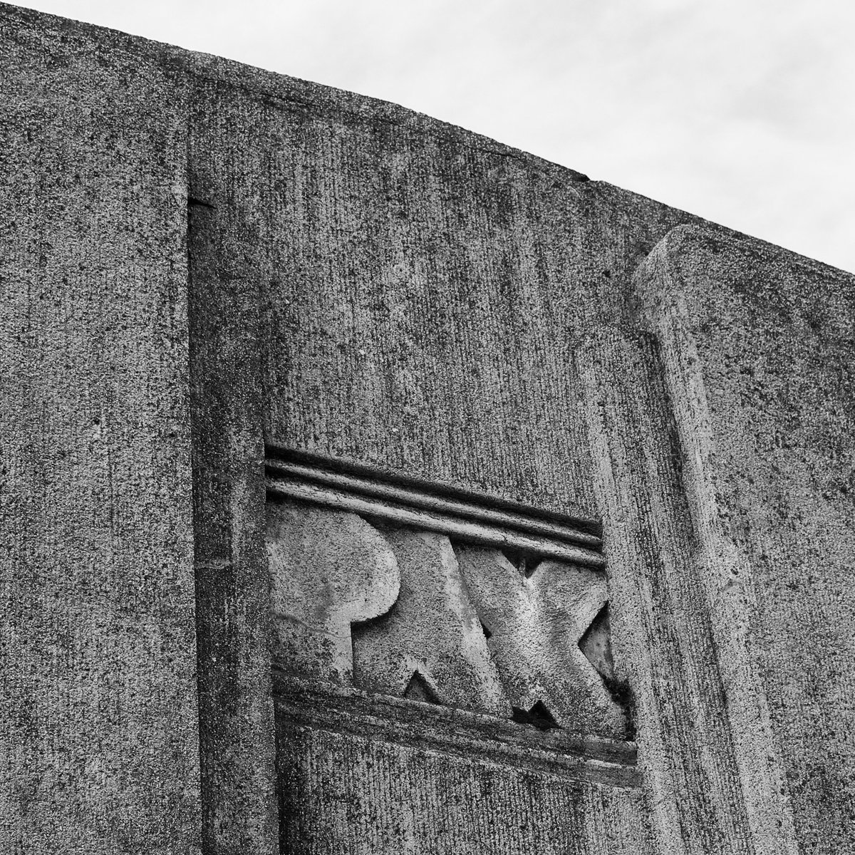 No hay paz cuando la vida termina, aunque algunos dicen que viene, que viene el descanso final, pero eso tendrá también sus desvelos y sus afanes, sus ansiedades y cavilaciones, aunque nadie ha regresado para quejarse desde el otro lado, todavía.