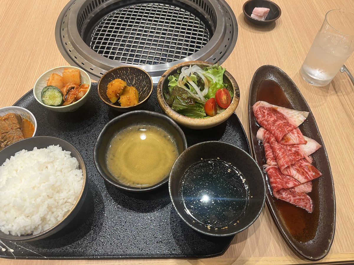 Tm_minority's tweet image. 肉の日（29日）だから焼肉ランチにきたわけではない。焼肉ランチに来た日がたまたま肉の日だっただけだ。