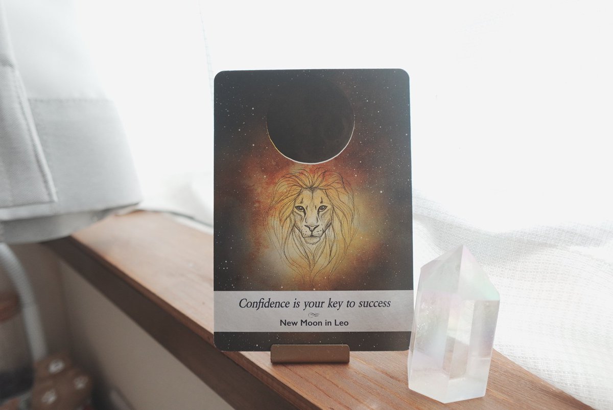 今日のわたしのためのオラクルカード。
自分の気持ちに振り回されてばかりで、あれこれ考えるよりも、まずは自分のこころに向き合って素直になって、もっと自信を持っていいんだよ。あなたはとても魅力的なのだから。