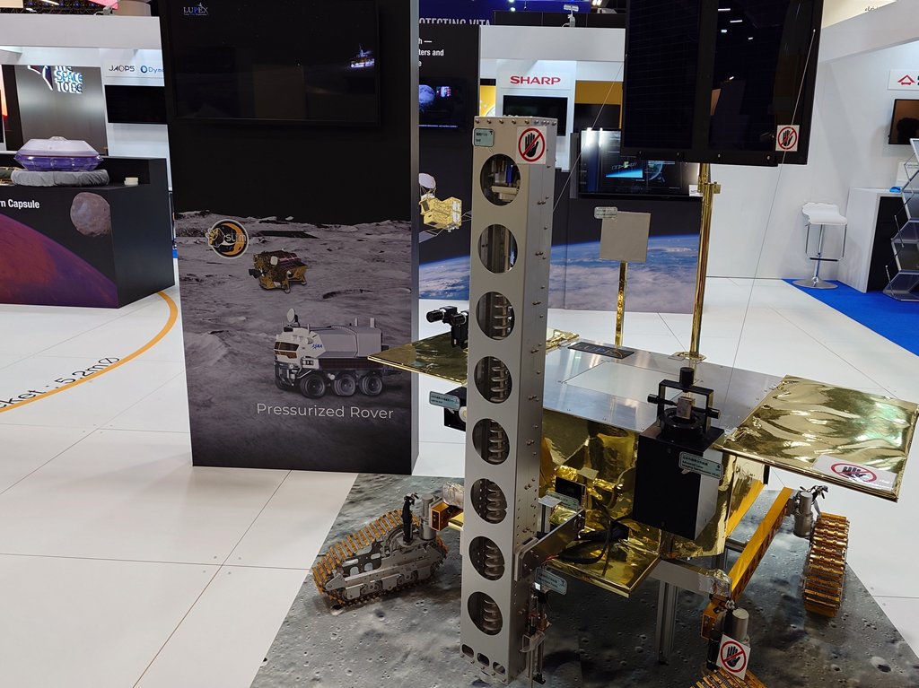JAXA_en's tweet image. Day 1 at the JAXA Booth 🌏
3:30- Development Status on Lunar Polar Exploration (LUPEX)
4:00- Japanese Space Industry Pitch Session
(More to come...)