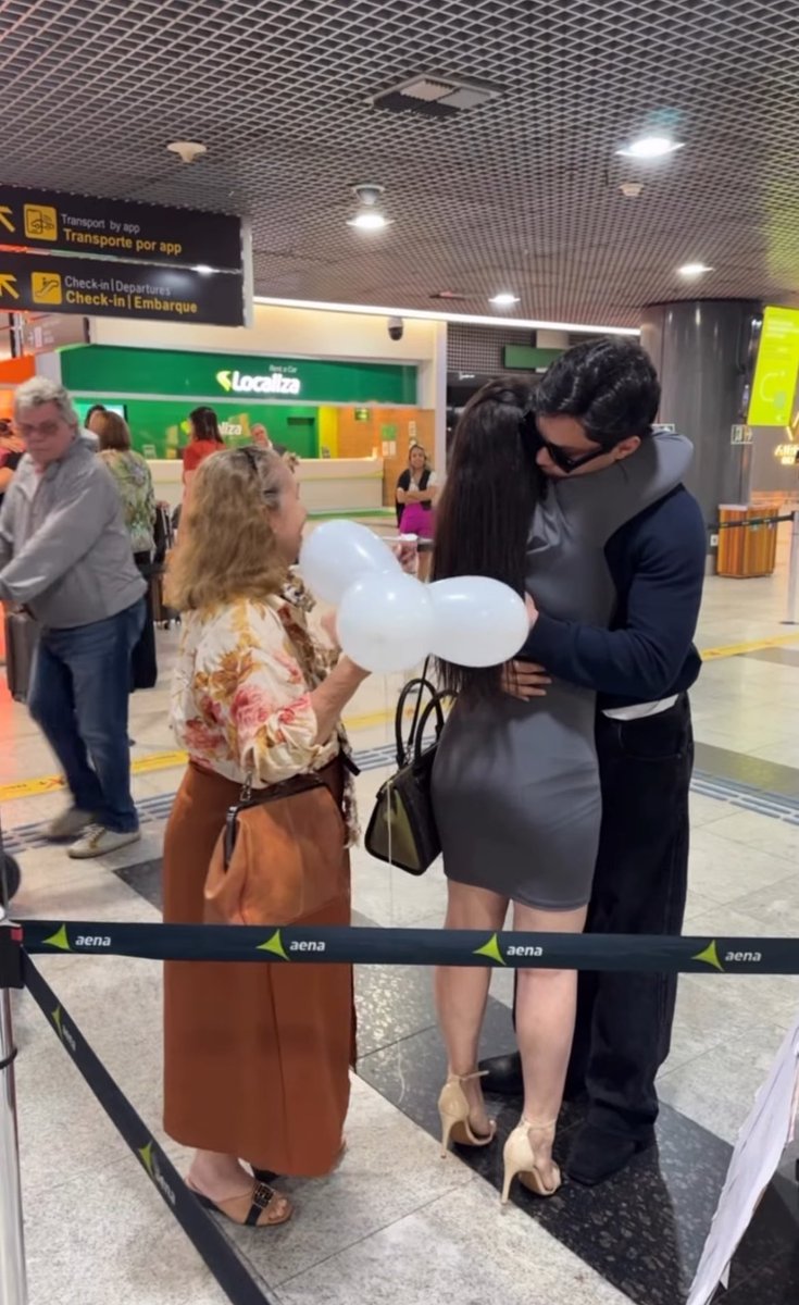 eubemba's tweet photo. Acho que tá todo mundo emocionado nesse momento. 

Posso te falar: Esse é o verdadeiro amor!! 

Que você se sinta amado e acolhido. Que cada abraço desses te traga mais forças para vc se reerguer e continuar. 

🤍💙💙🙏🏻🙏🏻🙏🏻 https://t.co/2IJoRBOi77