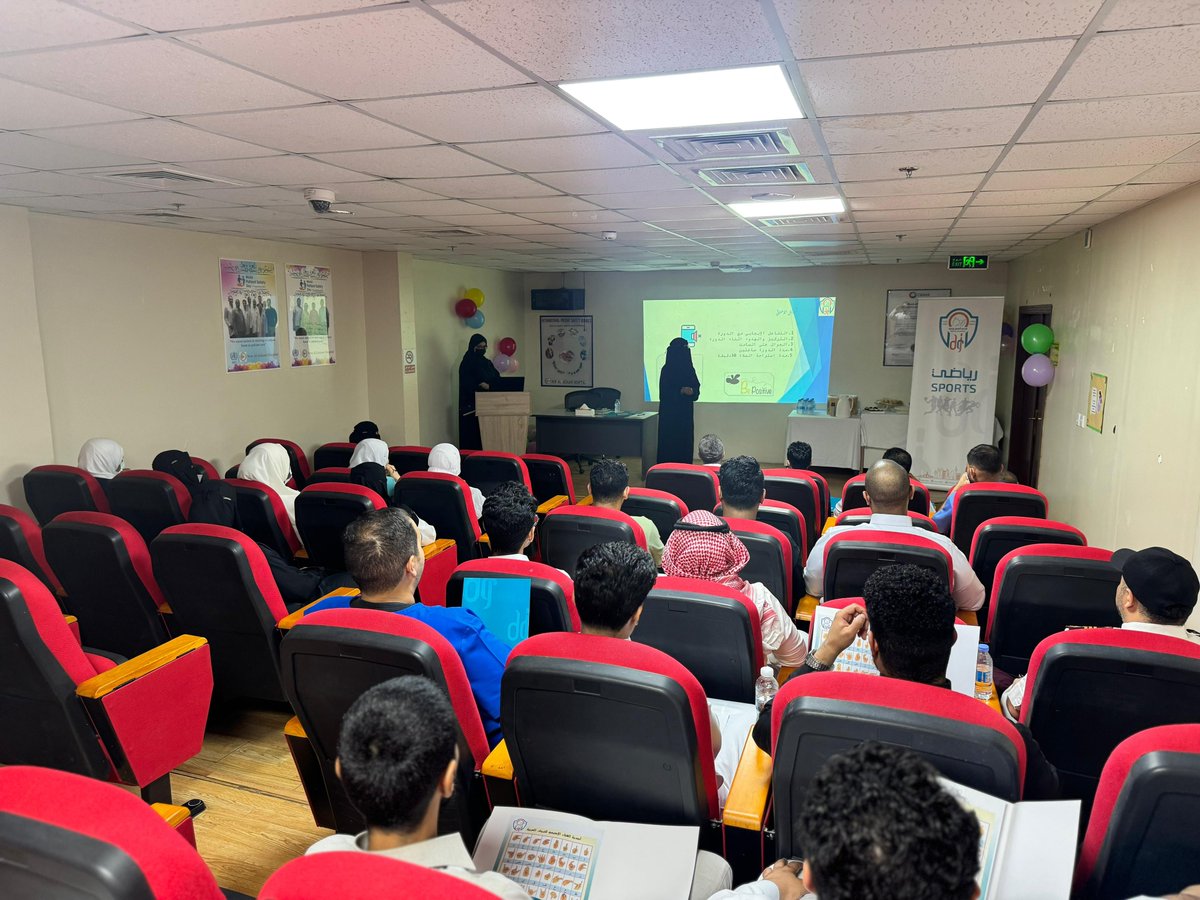 jeddeafc's tweet image. بمناسبة #اليوم_العالمي_للغة_الإشارة أقام #نادي_الصم_بجدة ورشة عمل لموظفي مستشفى الجدعاني الجديد عن اساسيات لغة الإشارة، 
بهدف تعزيز التواصل ودمج الصم مع المجتمع. 
الورشة قدمتها كل من المدربتين والمترجمتين 
أ. شذى الحربي وأ. صفا بامسلم نائبة رئيس مجلس إدارة النادي.