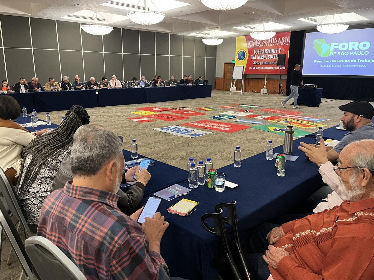 ForodeSaoPaulo's tweet image. 🌎 Hemos llegado al final de más una reunión del Grupo de Trabajo en la Ciudad de México. La historia comprueba que sólo la unidad de las fuerzas políticas democráticas, progresistas y de izquierda puede avanzar hacia la paz de nuestros pueblos.

🚩