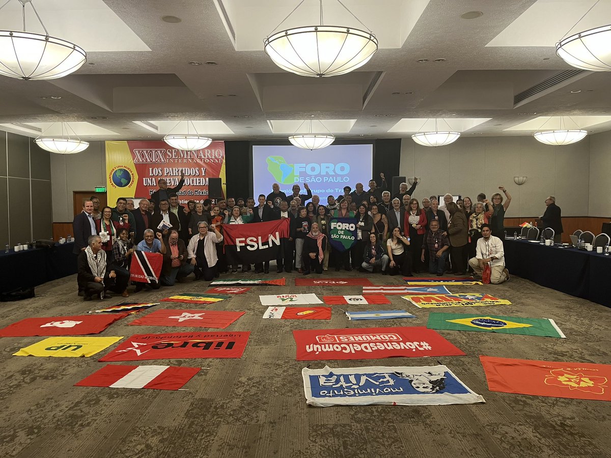 ForodeSaoPaulo's tweet image. 🌎 Hemos llegado al final de más una reunión del Grupo de Trabajo en la Ciudad de México. La historia comprueba que sólo la unidad de las fuerzas políticas democráticas, progresistas y de izquierda puede avanzar hacia la paz de nuestros pueblos.

🚩