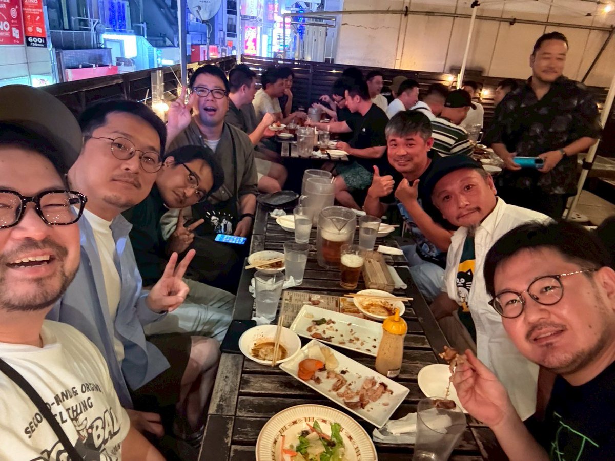 SwinginPanda's tweet photo. ジャズバンド4団体によるビアガーデン飲み会を初開催しました！
一同に集まる機会がなかったので、より親睦が深まりました！🍺😆
@BremenJazzOrch 
@1upbb 
@BlackTeddybearO 

★チケット好評発売中！
https://t.co/KzWfz0Oep6 https://t.co/OryB87LaJE