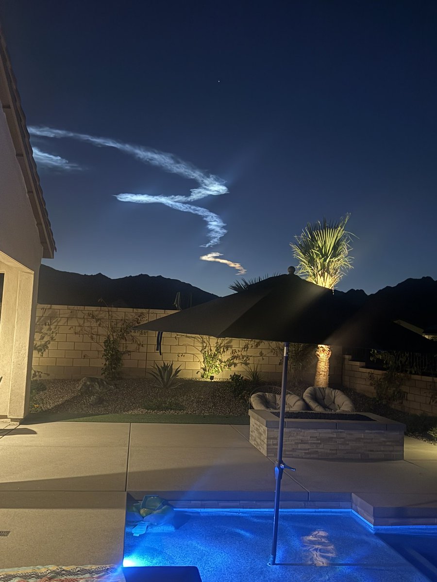FLambertEdm's tweet photo. @SpaceX @Starlink Looks fantastic from LaQuinta! 

Congratulations SpaceX!

#BringOnMars #ElonMusk #SpaceX https://t.co/GqgwjhafKP