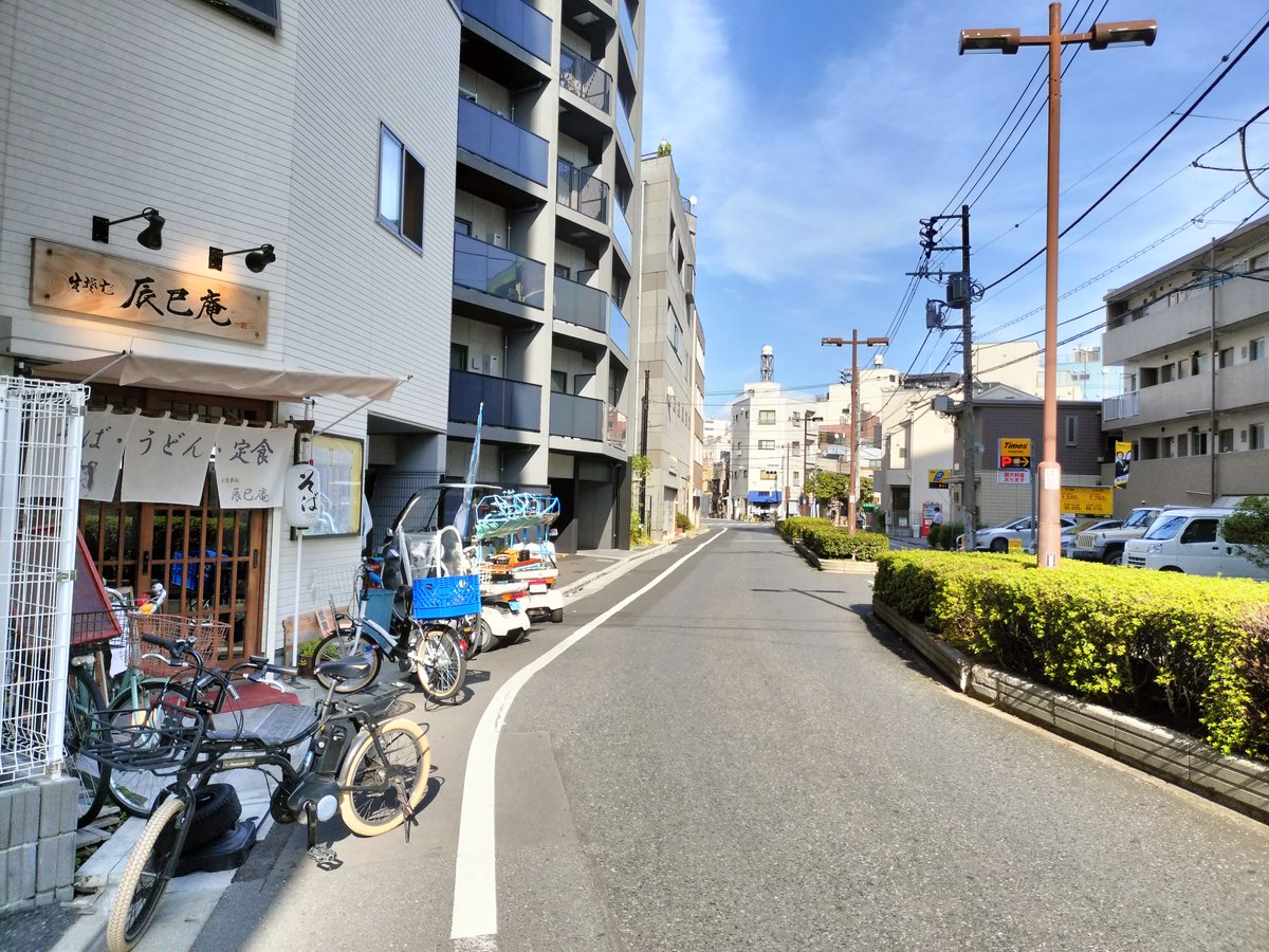 昨日はこちらからアプローチ。都営バスの千束バス停を使う時はここを通る。花園通りはこの辺が始まりかなと。後は簡単ですよね。辰巳庵は今は土曜休で日曜は営業で出前も多い。