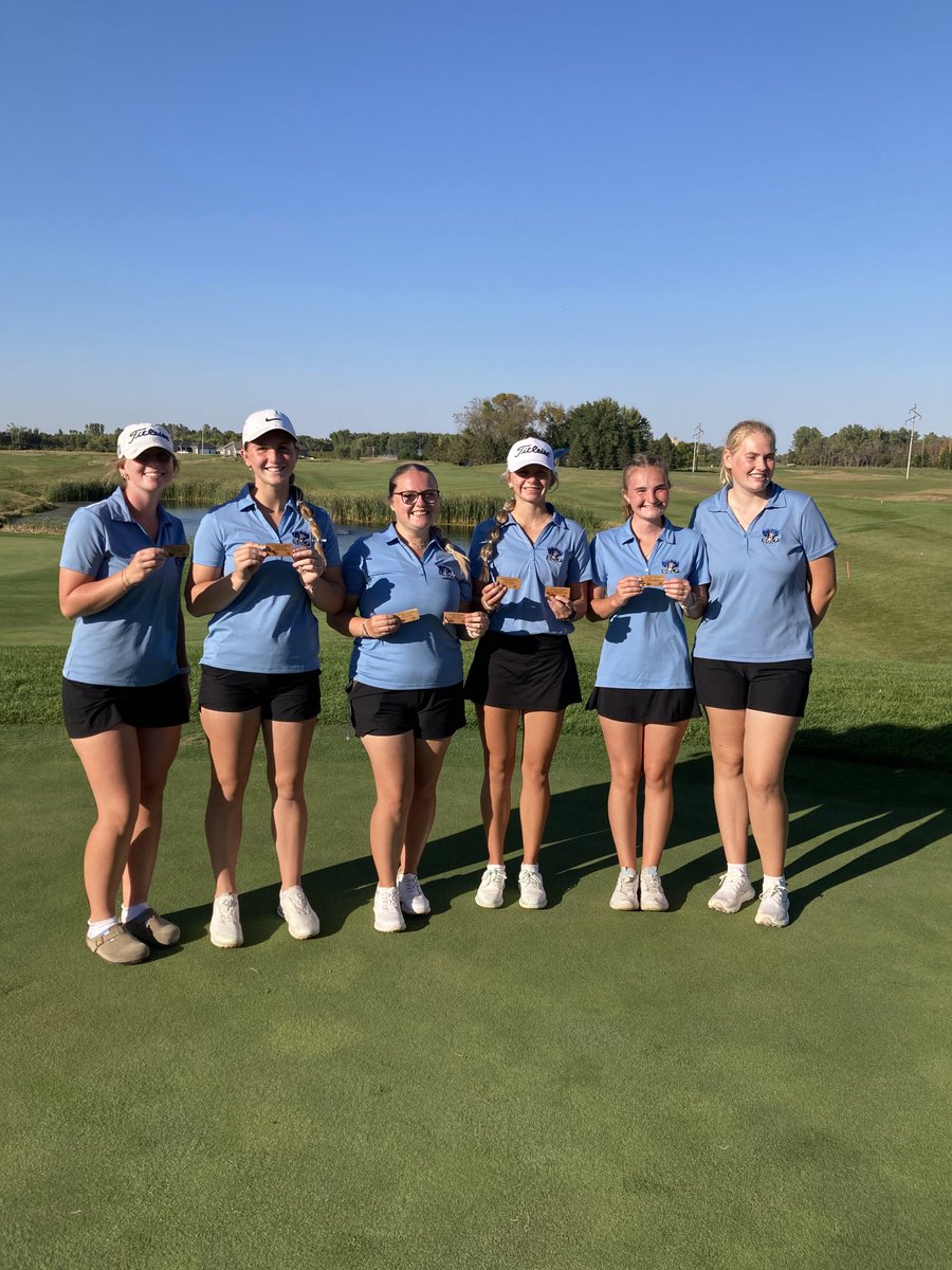 🏆 Champions! Congrats to our Women's team on their 1st place finish at the Waldorf Invite at Wedgewood Cove. DMACC takes the Top 2 individual spots and 3 in the Top 5! scoreboard.clippd.com/tournaments/24…