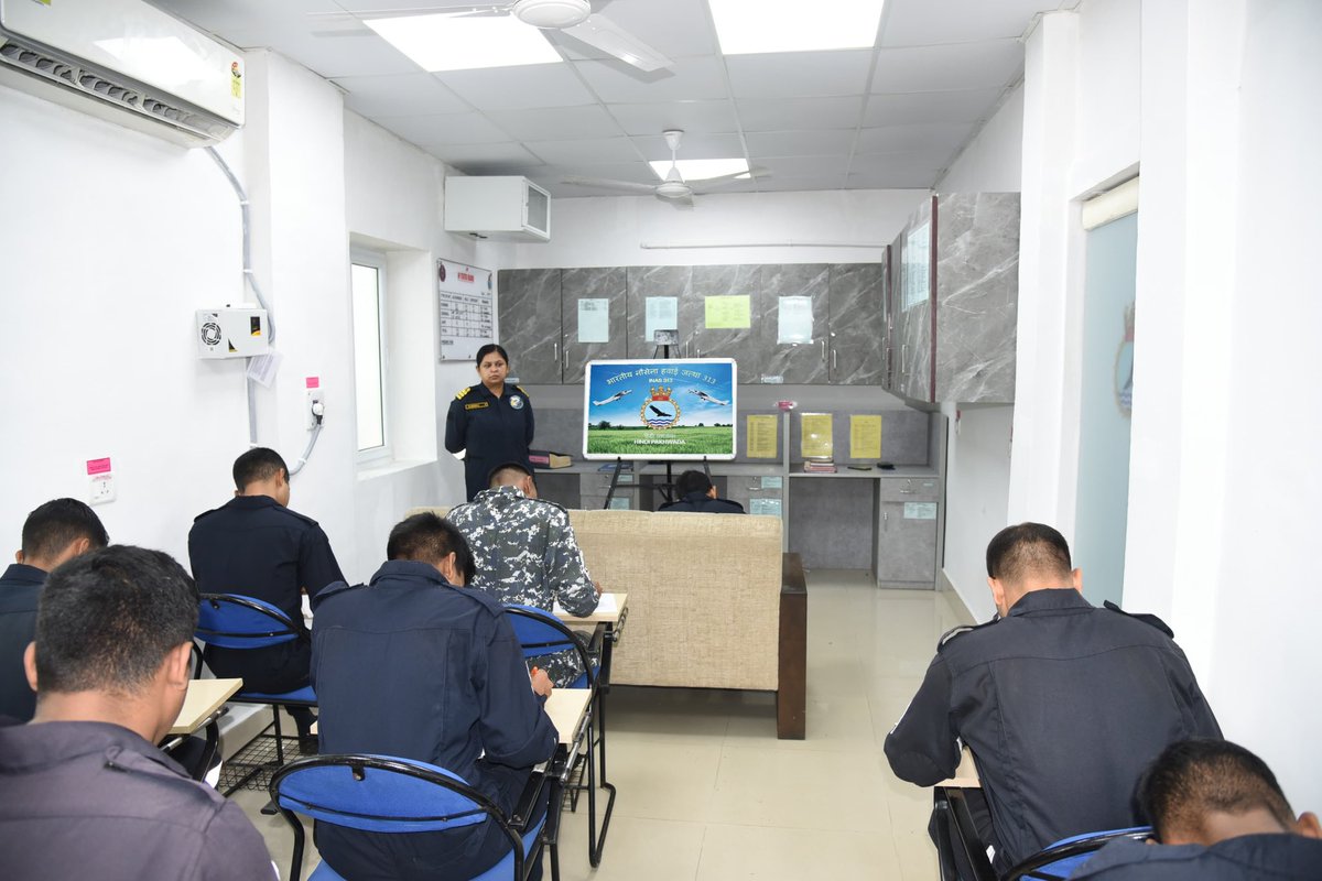 IN_HQTNP's tweet photo. #HindiPakhwada2025 in full swing! 🇮🇳 #INAS313 organised various competitions - Hindi workshop, typing, essay, translation & poem recitation. Ships Company enthusiastically participated, promoting official language implementation.
#IndianNavy https://t.co/ldmm5lbLMF