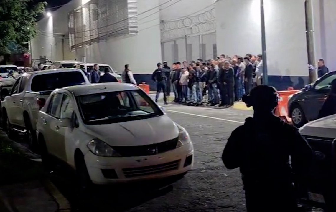 avieu's tweet image. Ilegal, detención de &quot;soldados&quot; de Naasón García en Michoacán. #NuevoPoderJudicial milenio.com/estados/ilegal…