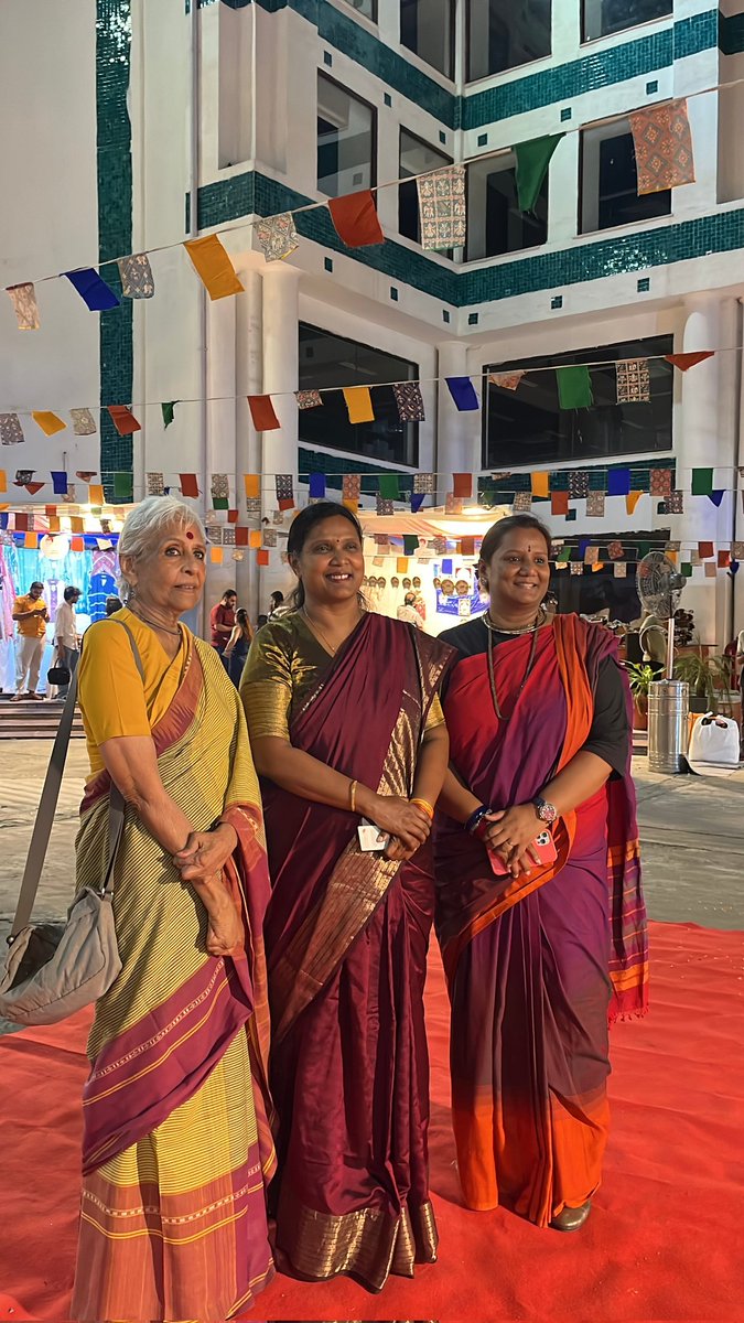 dchandlooms01's tweet image. Dastkari Haat, inaugurated by Dr. M. Beena, Development Commissioner for Handlooms, at Handloom Haat, Janpath, New Delhi. Explore the beauty of handcrafted textiles from September 26th to October 5th, 2025.
#DastkariHaat #HandloomHaat #ministryoftextiles #dchandlooms