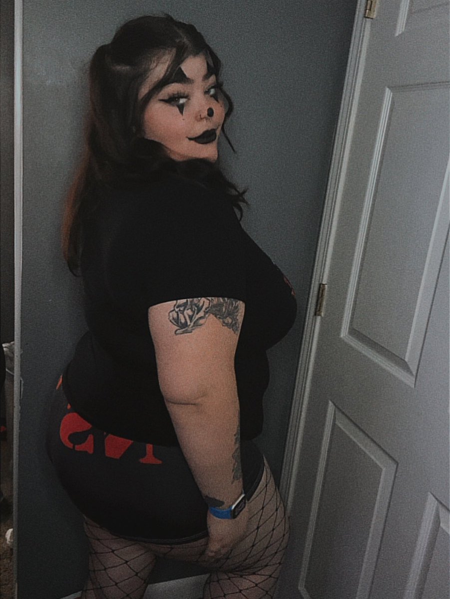 kayltic313's tweet photo. Just clownin around 😏 https://t.co/36GUgn1RKB